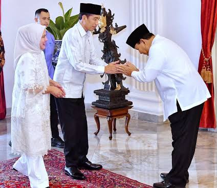 Guys, menurut kalian @Prabowo itu takut Jokowi atau Prabowo Bagian dari Termul ..? 

Takut Jokowi 🔄
Bagian Termul ❤

📢 #AdiliJokowi