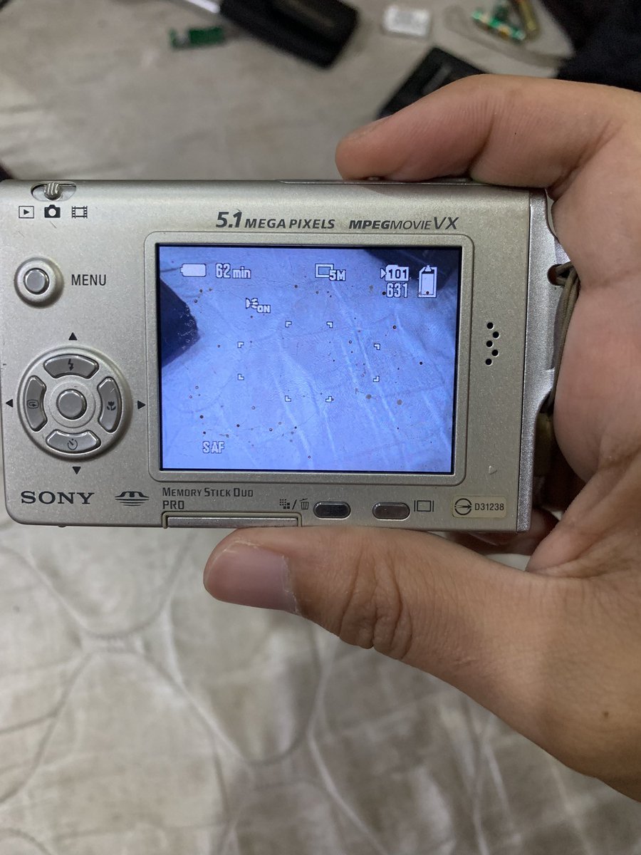 toaouangiant's tweet photo. Sony DSC T7  บอดี้บางเฉียบ 
บอดี้มีรอยทั่วไปตามการใช้งาน 
แฟลชฉ่ำๆ ซูมได้ปกติ รูปสวยโทนดี 
อุปกรณ์ ตัวเครื่อง แบต เมม สายคล้อง กระเป๋า 
ตำหนิ -จอย่น 

 1,900 รสครับ

#กล้องfuji #กล้องsony #กล้องดิจิตอลเก่า #กล้องมือสอง #กล้องโพลารอยด์ #กล้องมือ2 #กล้อง #กล้องดิจิตอลราคาถูก https://t.co/5nb0wwFfD1