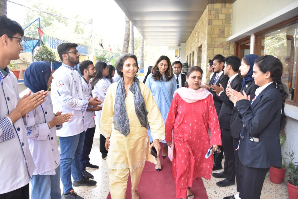 fospah's tweet photo. Workplaces aren’t only offices — kitchens count too.
At COTHM, Federal Ombudsperson Ms. Fauzia Viqar and the FOSPAH team reminded students and faculty that dignity, respect, and accountability must shape every professional space.
#SafeWorkplaces #FOSPAH
#NoToHarassment https://t.co/wUNr53daPW