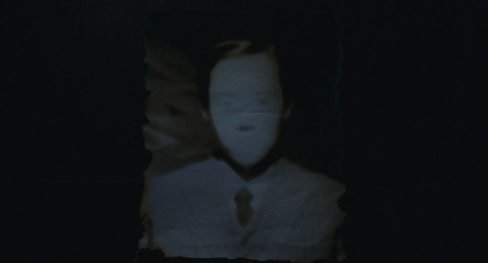 tonytost's tweet photo. CURE (1997). Kiyoshi Kurosawa uses a genius thriller conceit -- a detective investigates murders in which the killers don't know why they did it -- to examine a social landscape wherein every single human interaction has an unsettling off-ness to it. Behold, a perfect movie. https://t.co/RVFTiGgL1Y