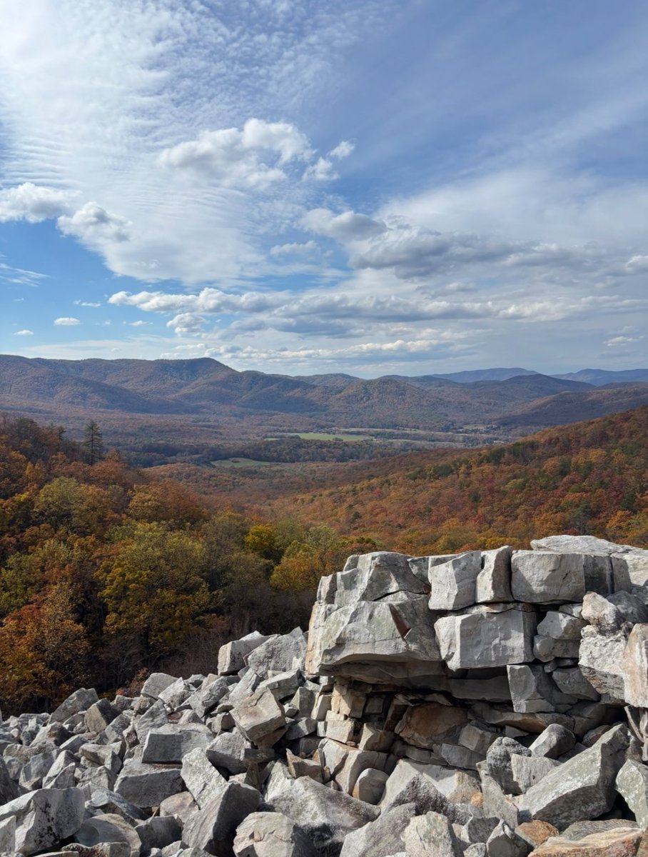 Fall colors at Devil’s Marbleyard 🍂🪨