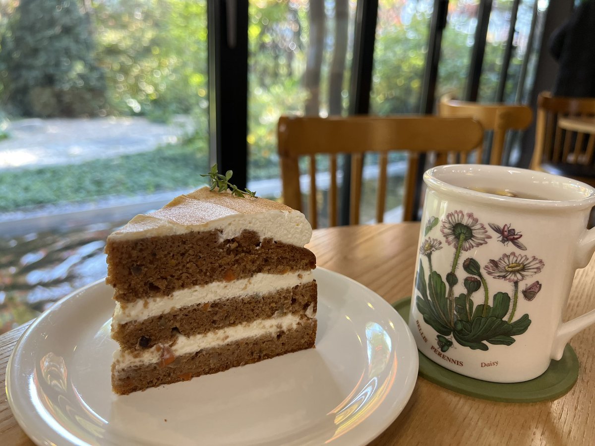 having a lovely ginger tea with a nutty carrot cake pinkystyle 🫶🏼 <a href="/milkypinkypuff/">pinkypuff ⁷</a>