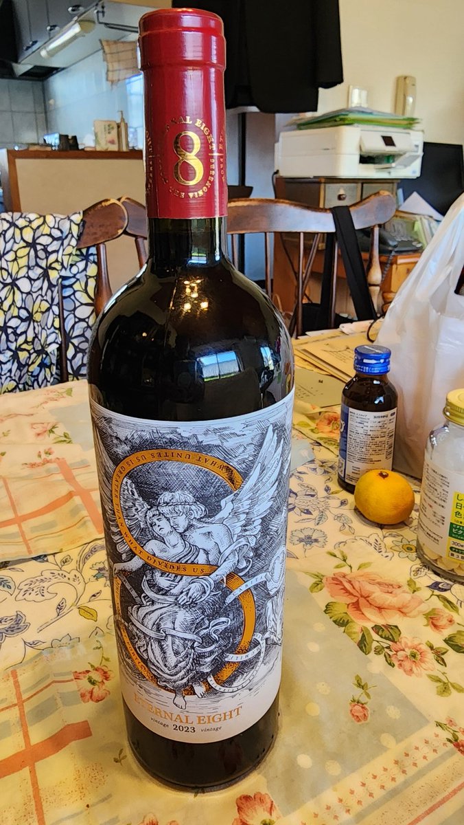 7L1WII's tweet photo. 今日は 訳あり 有給で 昼飲み です サウスアフリカのワイン https://t.co/OO18KpsL6G