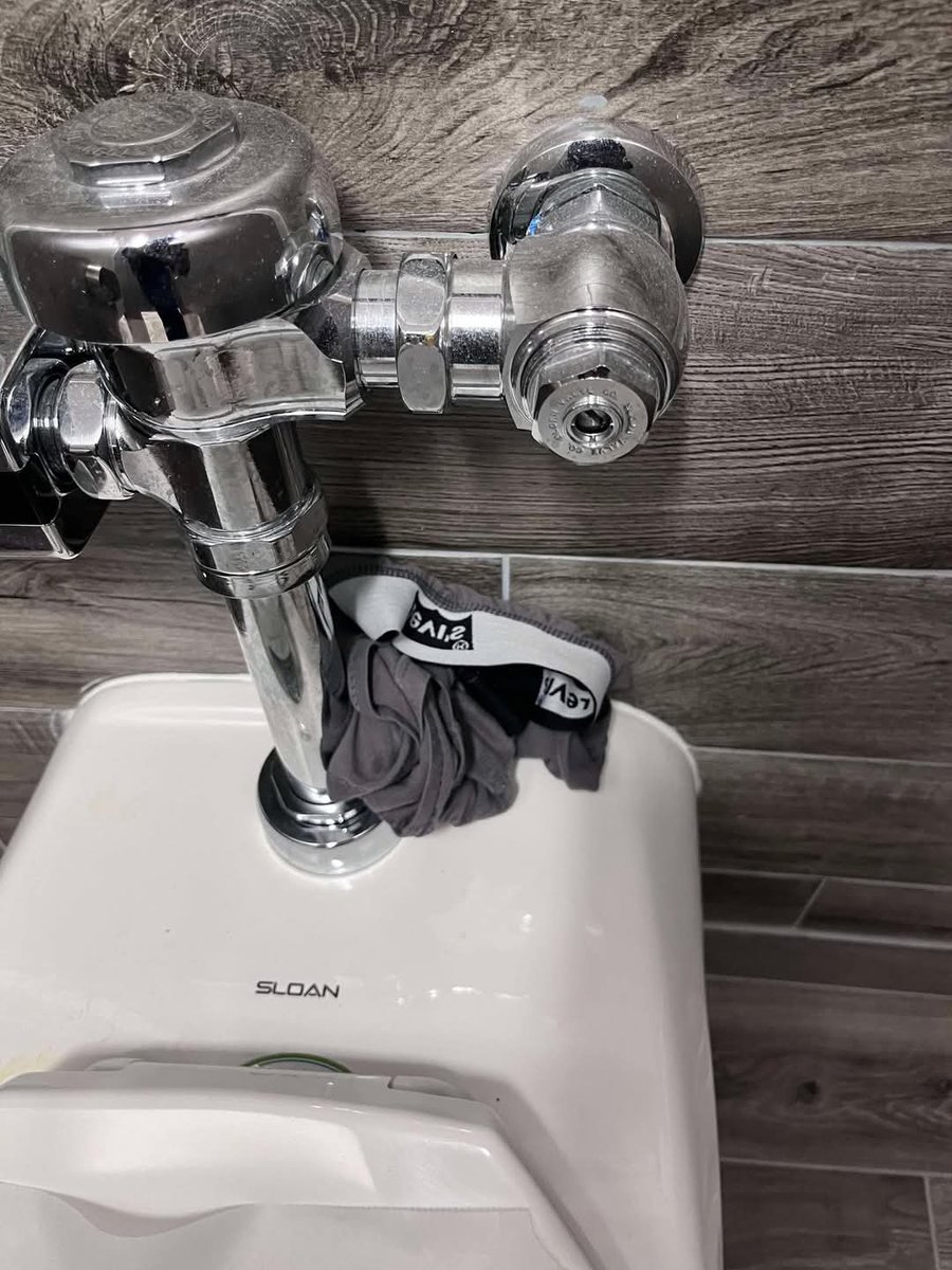 ¿Será prudente? #Freeballing #Cruising #Trusa #BiSex #Bulge #Nudes #Underwear #Voyerista #Frottage #Caliente #bator #frot #dickpic