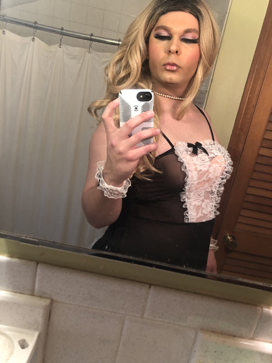 Sissy69Steph's tweet photo. I put on my maid outfit yesterday and cleaned for my friend on FaceTime 🤭🥰💞

Here’s some pics 💁🏼‍♀️
#sissy #sissymaid #fem #femboy #sub #submissive https://t.co/V09zVt3OgX
