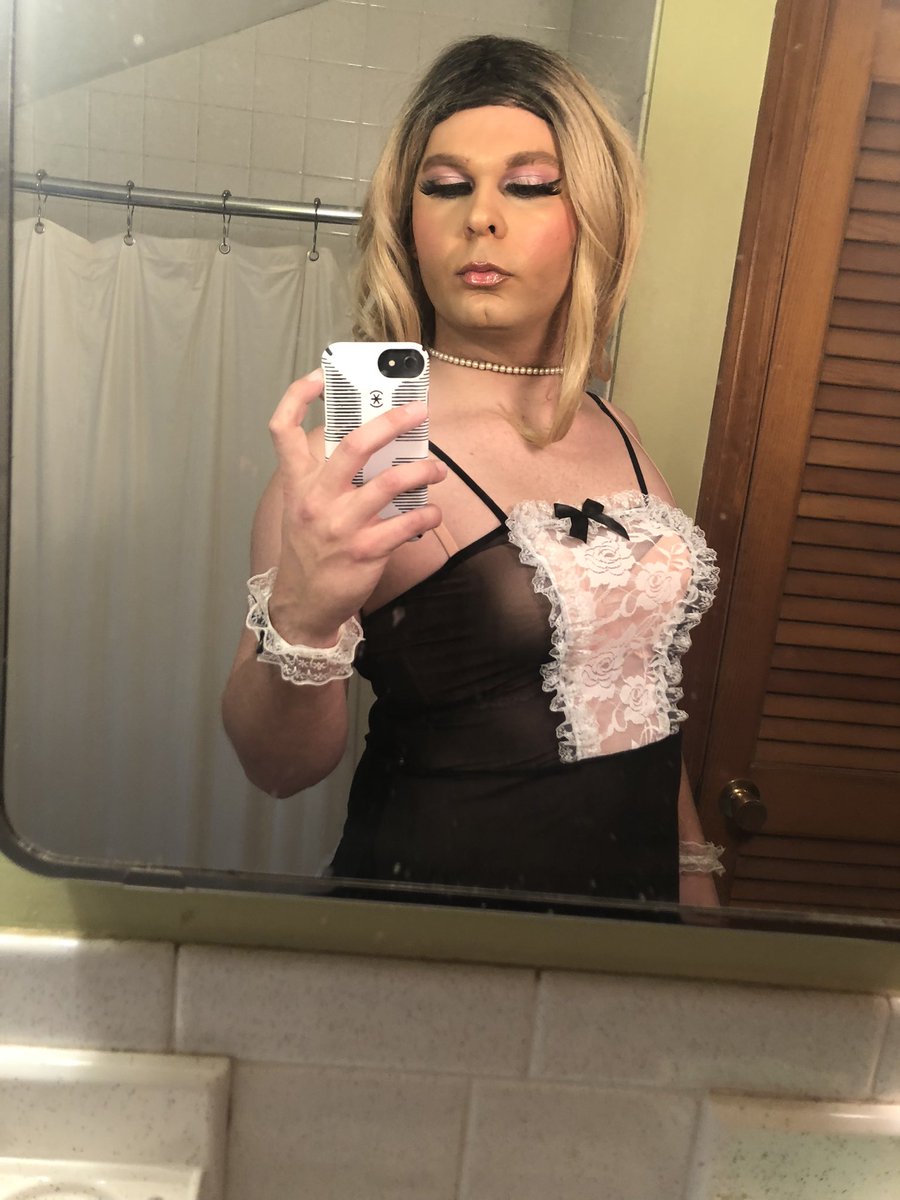 Sissy69Steph's tweet photo. I put on my maid outfit yesterday and cleaned for my friend on FaceTime 🤭🥰💞

Here’s some pics 💁🏼‍♀️
#sissy #sissymaid #fem #femboy #sub #submissive https://t.co/V09zVt3OgX