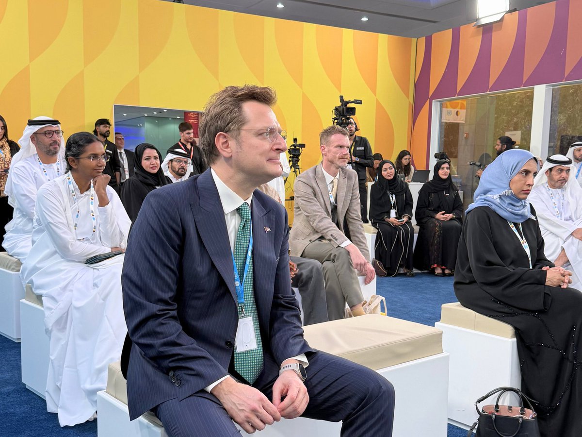 DrYerebakan's tweet photo. 🌍 II. Dünya Sosyal Kalkınma Zirvesi – Doha 2025

Yaşanan demografik değişimler, yaşamları etkileyen zorluklar ve hızlı teknolojik dönüşüm, sosyal ilerleme için küresel taahhüdün yenilenmesini zorunlu kılıyor. Bu anlayışla, Birleşmiş Milletler tarafından Doha’da düzenlenen zirvede yer alarak, geleceğe yön veren bu küresel diyaloğun bir parçası oldum.

Sağlık hizmeti sunumunun demografik dönüşüme nasıl uyum sağlayacağı, yaşlı nüfusun arttığı dünyada sürdürülebilir ve kapsayıcı sağlık modellerinin nasıl inşa edileceği üzerine verimli oturumlar gerçekleştirdik.

Bağımlılık, teknoloji ve kapasite yönetimi başlıklarında yapılan değerlendirmelerde; ölçeklenebilir, sürdürülebilir ve adil sağlık sistemlerinin geleceği üzerine istişarelerde bulunduk.

Küresel sosyal kalkınma hedeflerinin yeniden tanımlandığı bu süreçte, sağlık ve insan odaklı politikalar çerçevesinde yürütülen değerli istişarelerde, bu ortak öğrenme sürecinin bir parçası olmaktan büyük bir memnuniyet duydum.

#UN #Doha2025 #SocialDevelopmentSummit #HealthPolicy #SustainableHealth #GlobalHealth