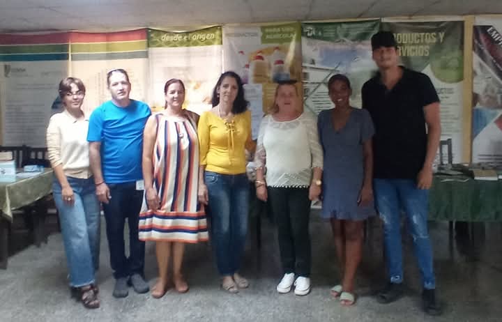 ICACuba's tweet photo. Complejo Científico Docente Productivo Mayabeque durante el montaje de la Feria Provincial, en el Cabaret del Rodeo de San José de las Lajas.
#Cuba #ICACuba #ciencia #ProducciónAnimal #ComplejoMayabeque #inca #CENSA #ECM #UNAH https://t.co/AnLfTXr0BR