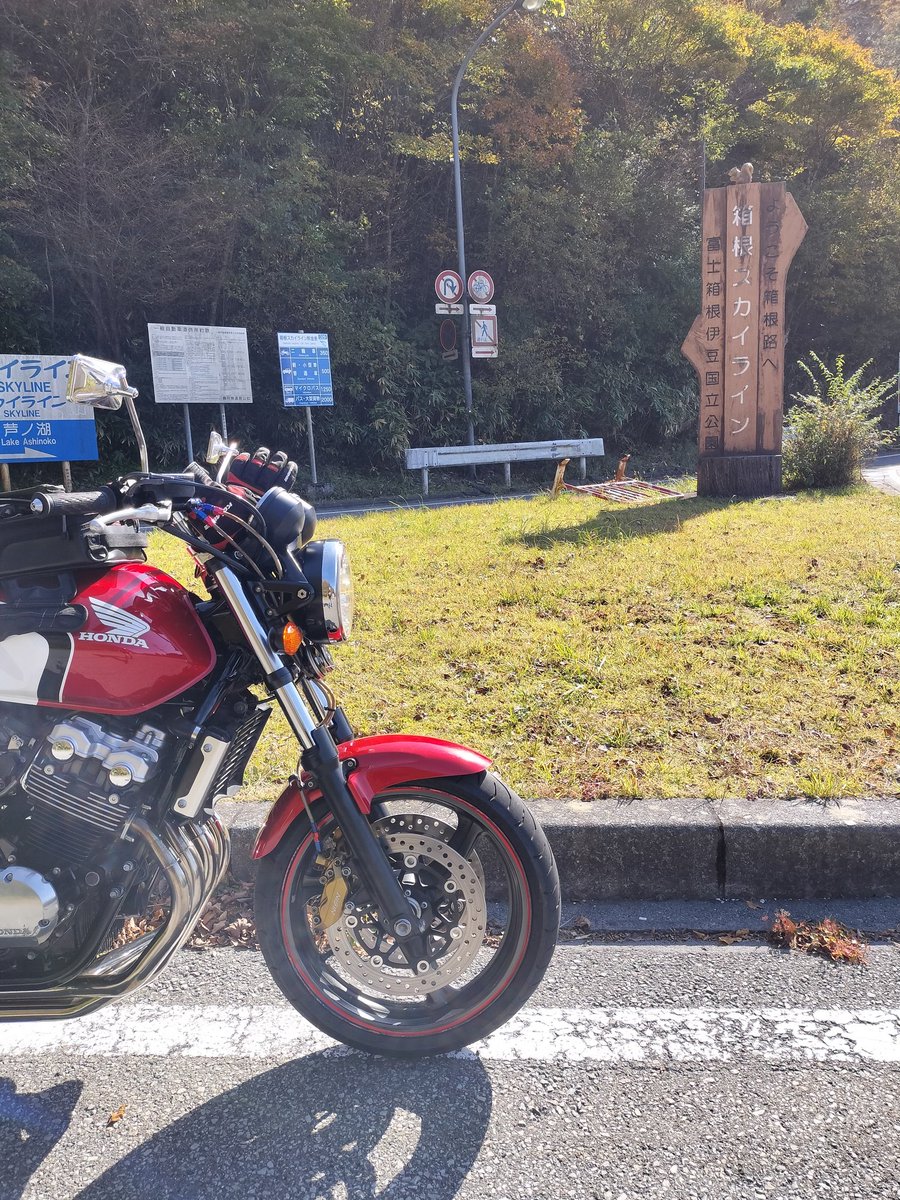 fujirace1's tweet photo. #長尾峠
#cb400sf
#道の駅ふじおやま
長尾峠経由で御殿場を抜けて道の駅ふじおやまでお昼ご飯。 https://t.co/qVChE7cXq5