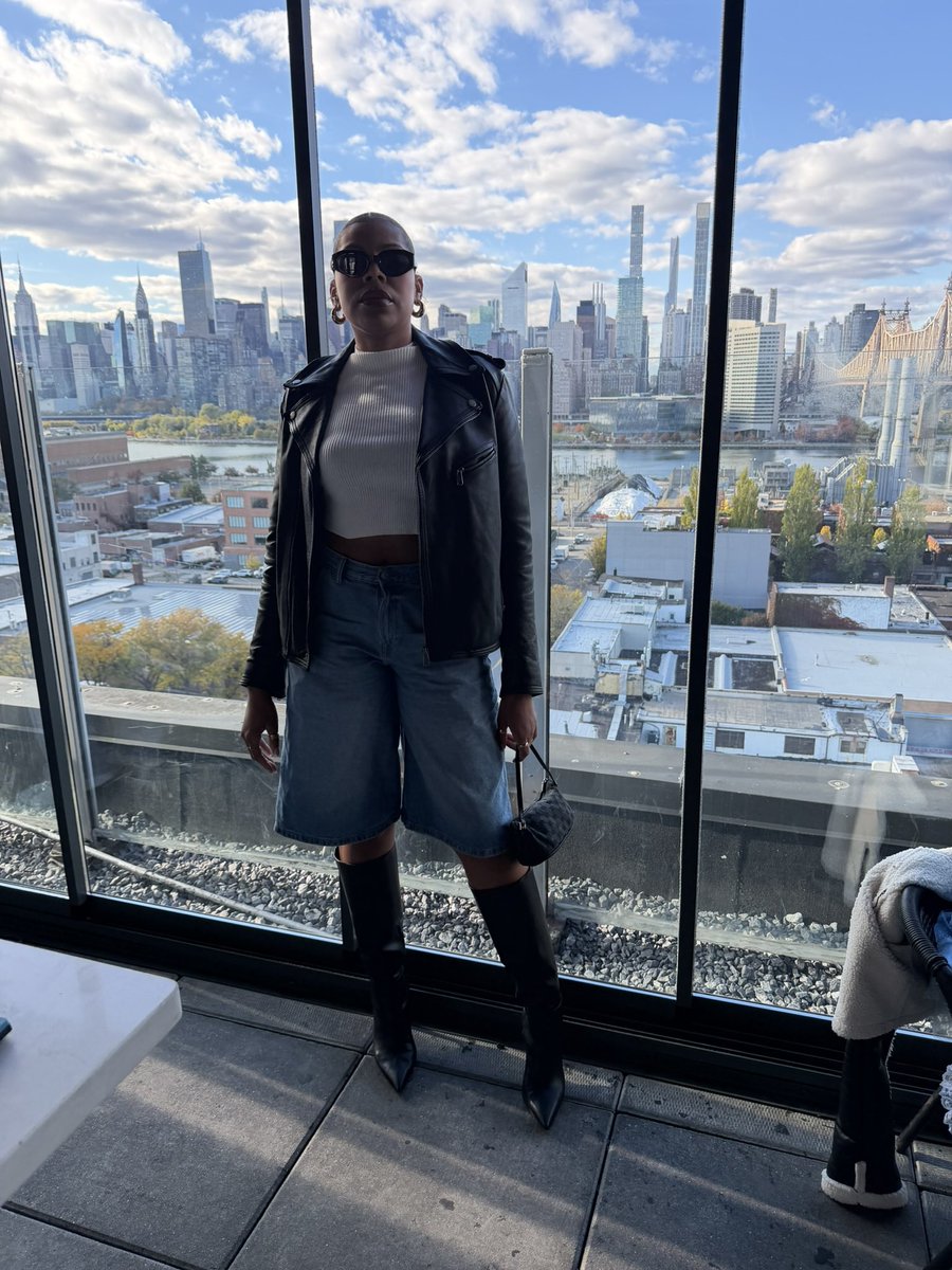 diva8ball's tweet photo. absolutely no regrets, just happy to be here 🖤✨ https://t.co/wQrEncyBIm