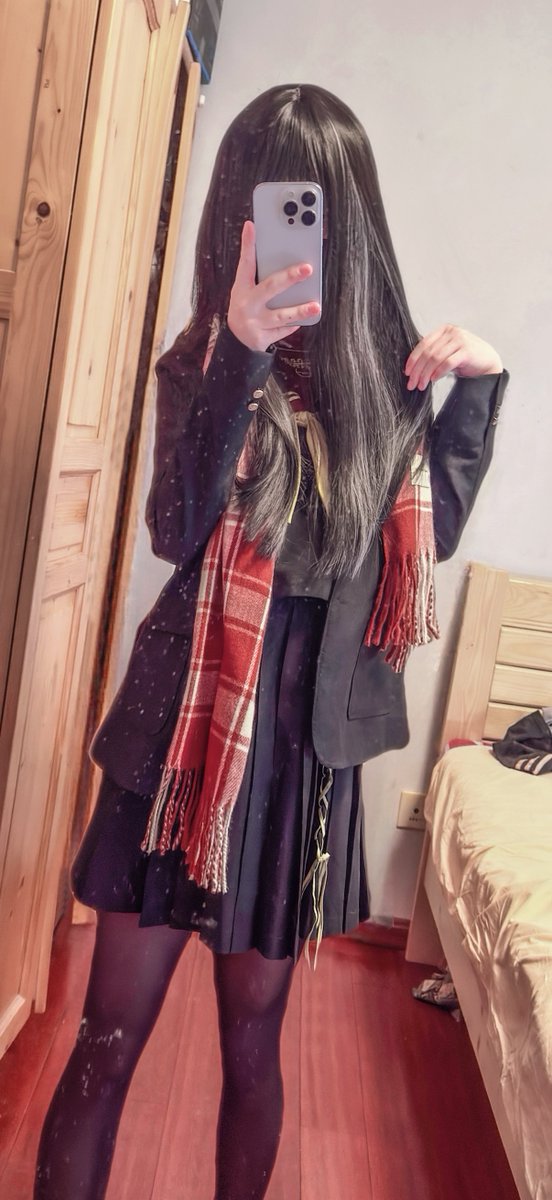 他用情头的时候，我的手抖的不行，差点没喘过来气，眼泪在眼眶打转，看了他和那个女生的资料和朋友圈两个小时，我知道我们之间是不会有可能的了，当我打算删除他所有的联系方式的时候，不小心点开了美团外卖，今天立冬，谁请我喝立冬的第一杯奶茶？
#jk #OOTD