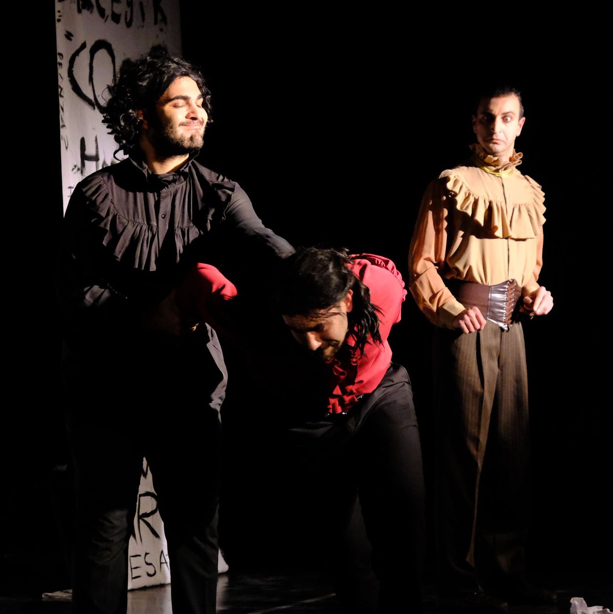 Shakespeare ve takımı, bu akşam 20.00’da Farabi’de 🪶

🎟 biletinial.com/tr-tr/tiyatro/…