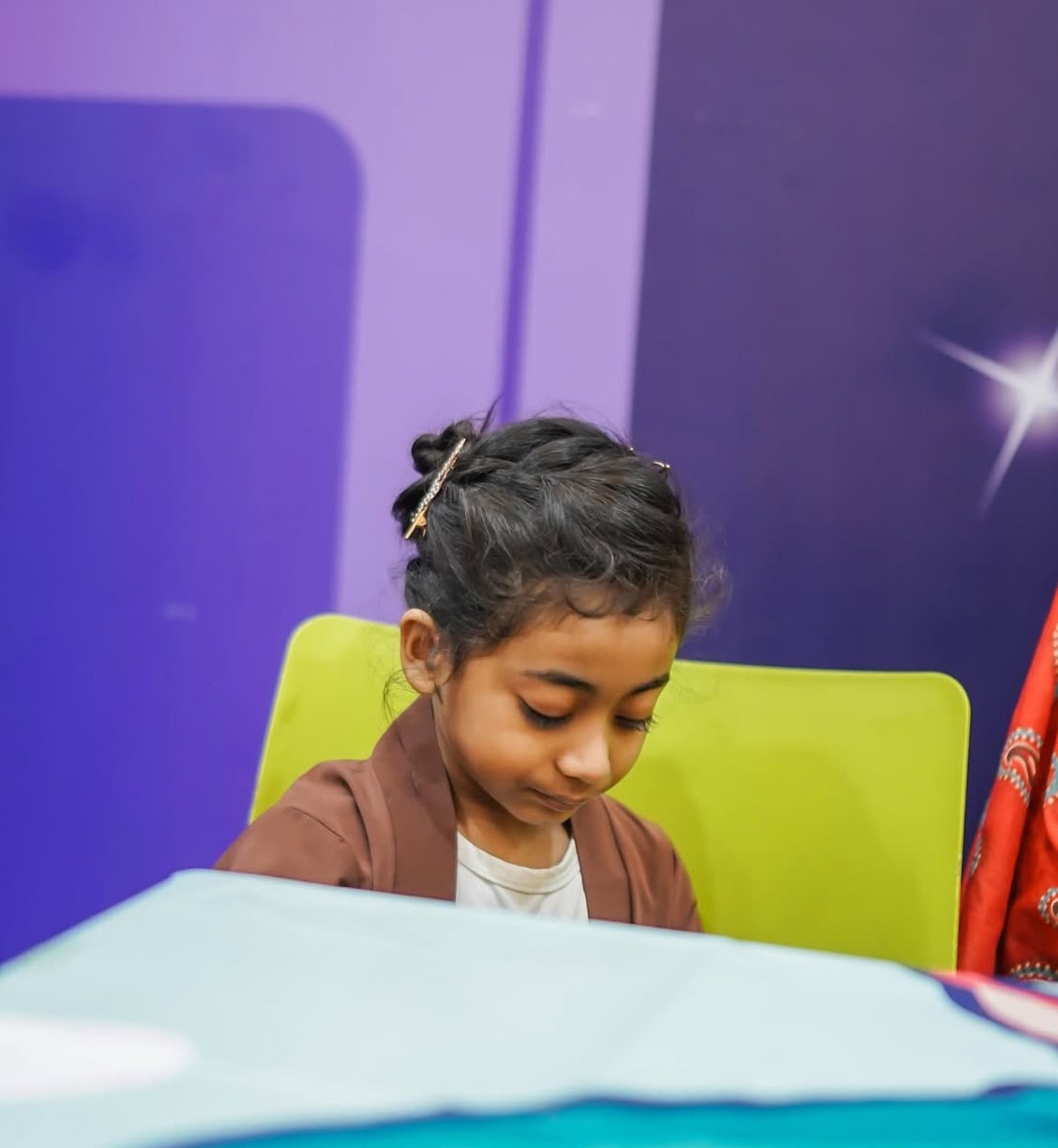 oxcamfordschool's tweet image. Focused minds create beautiful things! 🎨✨ Our Primary Years learner deep in concentration where creativity meets confidence and learning becomes pure joy. 💛🌟
#creativekids #focusedfun #artandexpression #joyoflearning #growingwithconfidence #oxcamfordschools #oxcamfordprograms