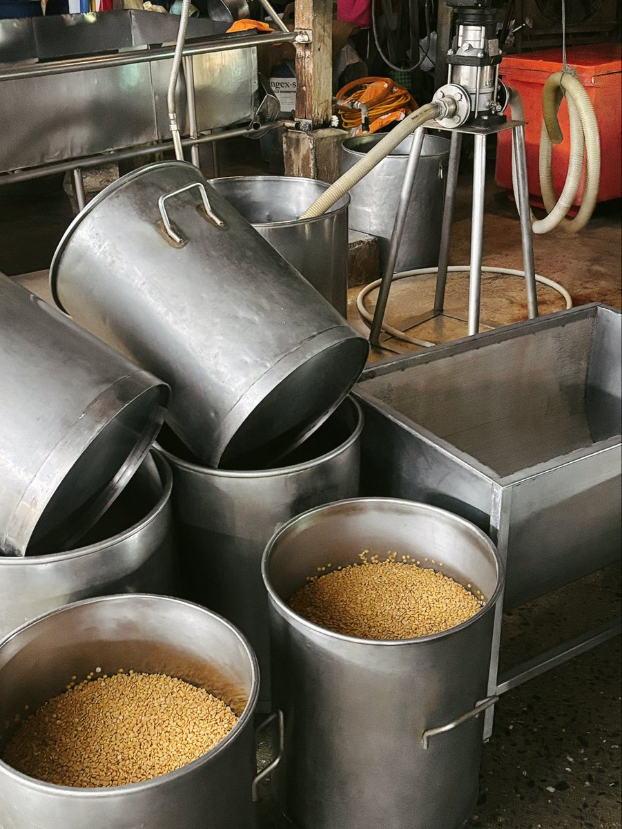 thaibornchinese's tweet image. แวะซื้อเต้าหู้ที่โรงเต้าหู้นิดหน่อยพอกินวันสองวัน = 26 ชิ้น😂😂😂