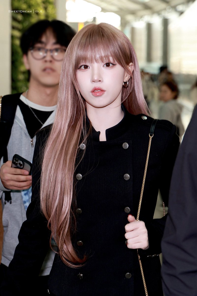 251107
너무예뻐…૮꒰ྀི σ̴̶̷̤ . σ̴̶̷̤ ꒱ྀིა 

#아이들 #idle #우기 #YUQI #宋雨琦