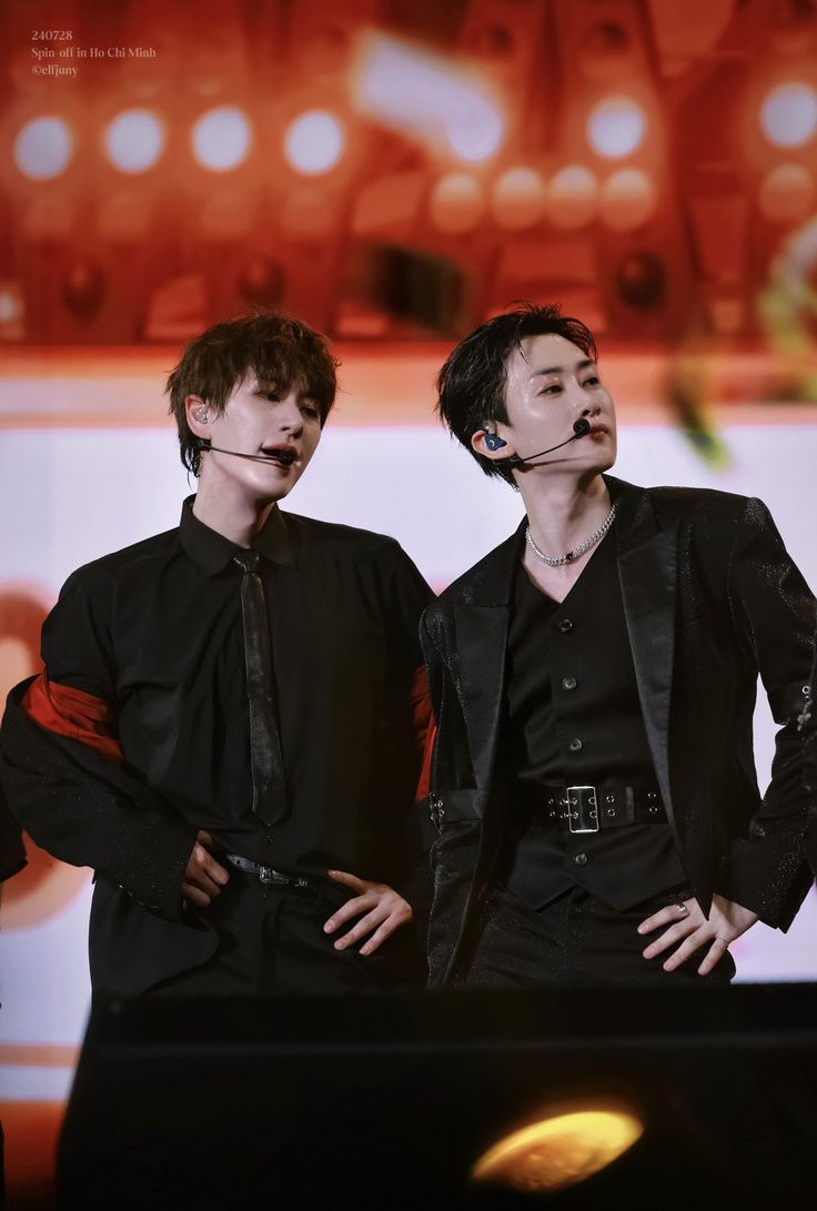 chocothefangirl's tweet image. #ELFSelcaDay con @NotDeadHamish 💙

Versión 2025 ✨️

#ELFSelcaDay 
@SJofficial
MORE DECADES WITH SUPER JUNIOR
#20toEternitySuperJunior
#슈퍼주니어_더라스트맨_스탠딩