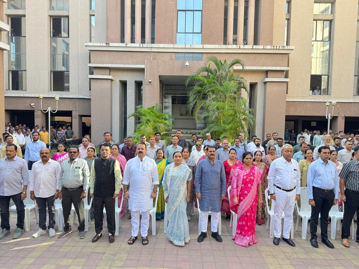 smartcityrajkot's tweet photo. રાજકોટ મહાનગરપાલિકા દ્વારા રાષ્ટ્ર ગીત “વંદે માતરમ્ @ ૧૫૦” ઉજવણીના ભાગરૂપે “વંદે માતરમ્” “રાષ્ટ્ર ગીત”નું સમુહ ગાન કરવામાં  આવ્યું...

#SwachhRajkot 
#18Steps 
#SHS2025
#Swachhotsav
#SwabhavSwachhta
#urbendevelopment2025
#UDY2025
#vandemataram150years 
#vandemataram https://t.co/77HIyetQaT