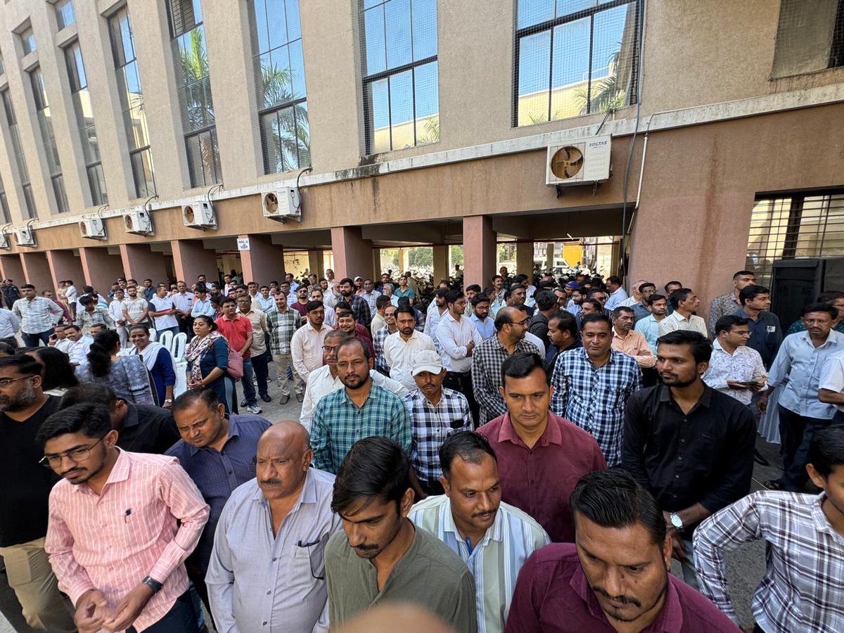 smartcityrajkot's tweet photo. રાજકોટ મહાનગરપાલિકા દ્વારા રાષ્ટ્ર ગીત “વંદે માતરમ્ @ ૧૫૦” ઉજવણીના ભાગરૂપે “વંદે માતરમ્” “રાષ્ટ્ર ગીત”નું સમુહ ગાન કરવામાં  આવ્યું...

#SwachhRajkot 
#18Steps 
#SHS2025
#Swachhotsav
#SwabhavSwachhta
#urbendevelopment2025
#UDY2025
#vandemataram150years 
#vandemataram https://t.co/77HIyetQaT