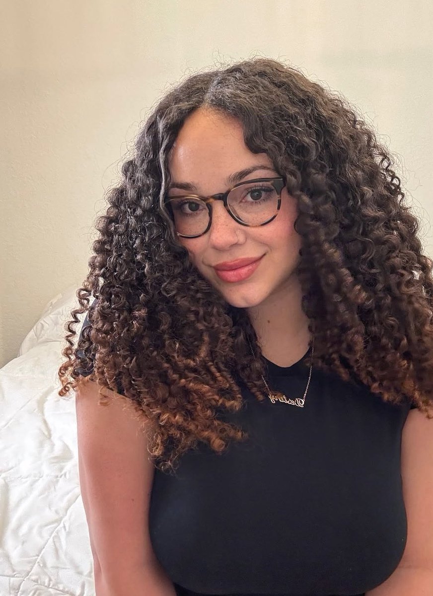 clara russ tweet media