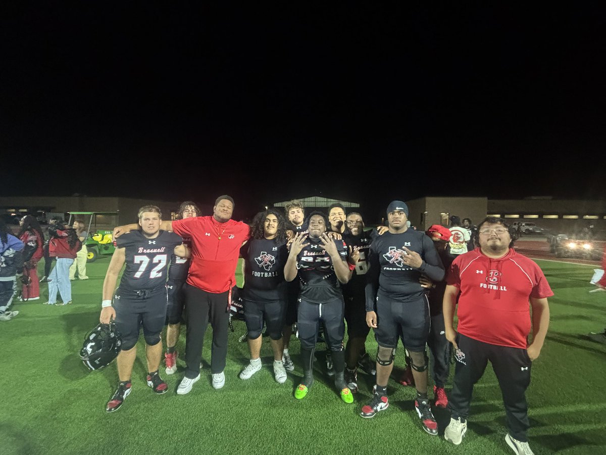 WardlawCoach's tweet photo. I love my O Line and that’s always going to be the bottom line !! #HogLove #MyDawgs https://t.co/NemDw6GLnU