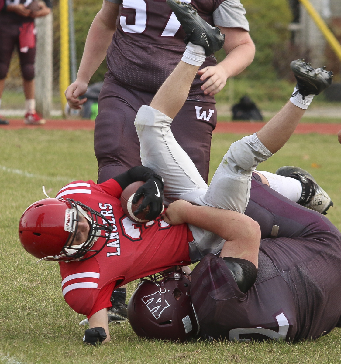 LCCVI Lancers Lambton-Kent football champions petrolialambtonindependent.ca/2025/11/06/lan…