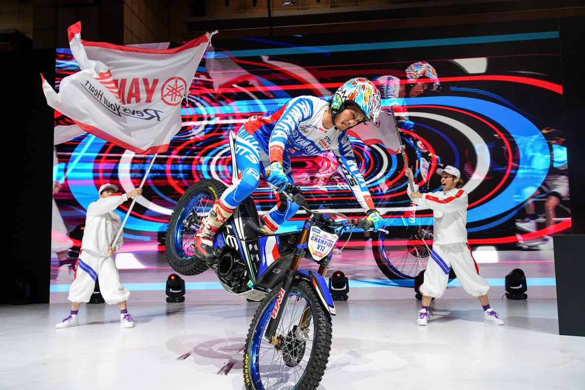 yamaha_race's tweet image. #JapanMobilityShow2025
￣￣￣￣￣￣￣￣￣￣￣
&quot;ヤマハメッセージショー&quot;🎶
全日本トライアルチャンピオン🏆 #黒山健一 選手が、#電動トライアルバイク『TY-E3.0』と共に、&quot;ヤマハメッセージショー&quot;に出演中⚡️

黒山選手はパフォーマーとして、もはや自身の手足となっているTY-E…