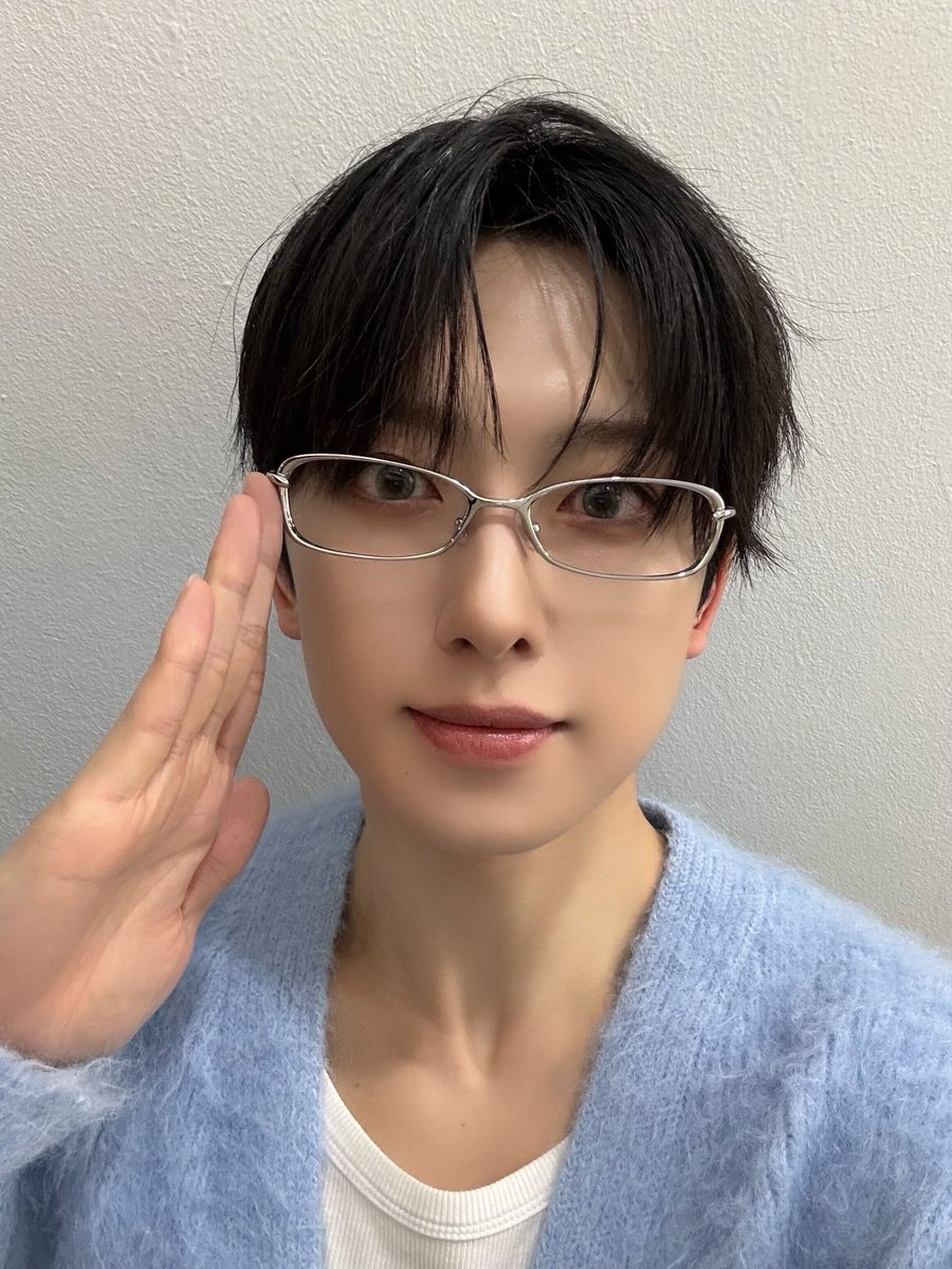 fumaav's tweet photo. The fansign event has started. https://t.co/le0zZ1fRrf