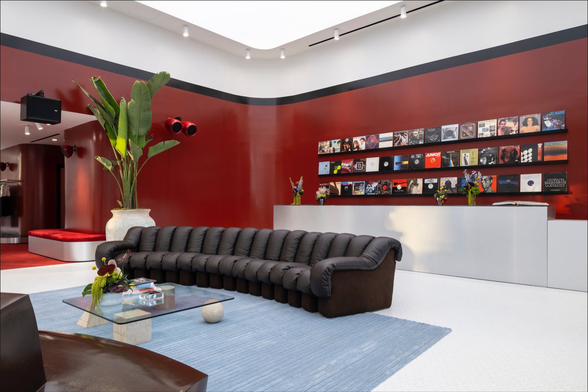 cppluxury's tweet image. CASABLANCA opens new flagship boutique in Los Angeles at Rodeo Drive

cpp-luxury.com/casablanca-ope… (full article)

#Casablanca #RodeoDrive #LosAngeles #luxuryfashion #luxury #fashion #luxuryretail #luxuryboutique