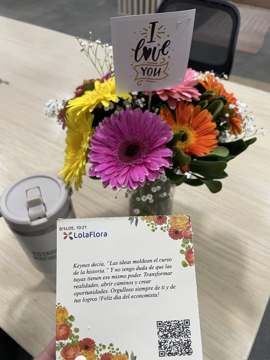 LizzNila's tweet photo. Pero que bonita sorpresa 👩🏻‍💻🫶🏻
#DiadelEconomista https://t.co/iYv8meVJZc