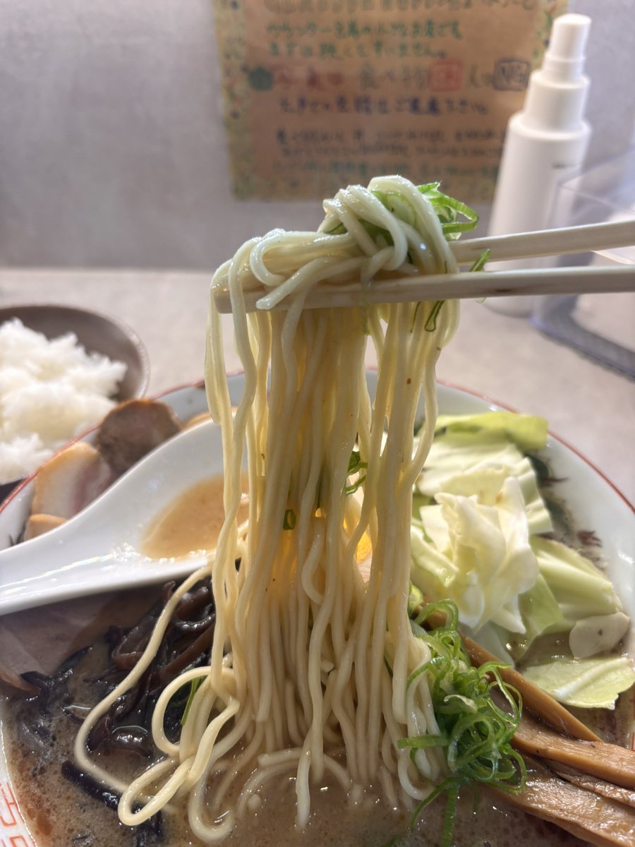 kuma1318's tweet photo. ほのぼんヌードルズにて
限定 マー油とんこつらーめん『金木犀』

しっかり身体を動かし汗をかいてから、満を持して食べにいきました😂
これはうみゃーです✨ライスにバッチリ。周りのお客さんもほとんどこれでした😄
#ほのぼんヌードルズ
#マー油とんこつラーメン金木犀 https://t.co/n2wAOUqIvv