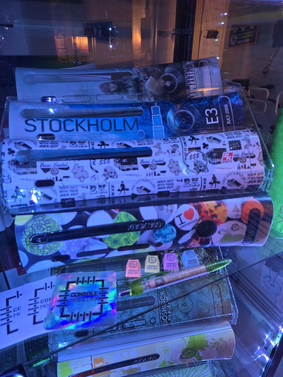 ImOGXboxGamer's tweet photo. Added more various limited edition faceplates to the collection 😁
#xbox #xbox360 #xb360 #ogx #ogxboxgamer https://t.co/eZO9XTQgNS