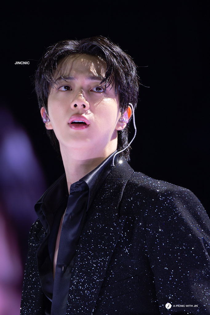 googiesbabybear's tweet image. 1 retweet = 1 vote
1 reply = 1 vote

I vote #JIN for #2025MAMAVOTE