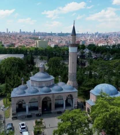 "Muhakkak ki Allah, adeleti, iyiliği, akrabaya yardım etmeyi emreder. Çirkin işleri, fenalık ve azgınlığı da yasaklar. O, düşünüp tutasınız diye size böyle öğüt veriyor."
Hayırlı Cumalar

(İmaret Camii / 1457 / Karacabey / Bursa)