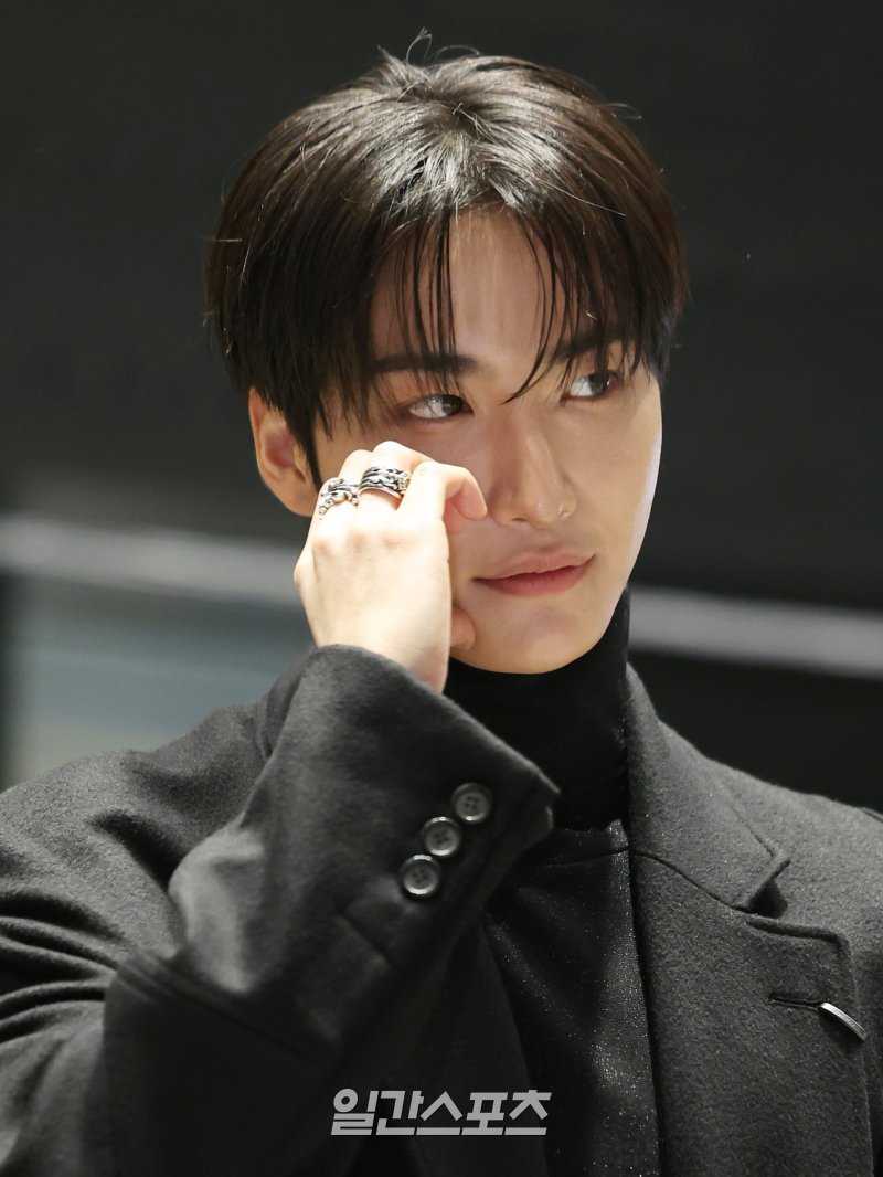 ATEEZUD's tweet photo. [THREAD] SEONGHWA at Songzio X Heliot Emil Collection Global Launch Event Media Related Updates Direct Links List

• Interact to all the contents compiled in the list
— LIKE / COMMENT / SHARE / SAVE 

SEONGHWA AT SONGZIO HELIOT EMIL #SeonghwaXSongzio #SEONGHWA 
#SONGZIO #HeliotEmil @ATEEZofficial