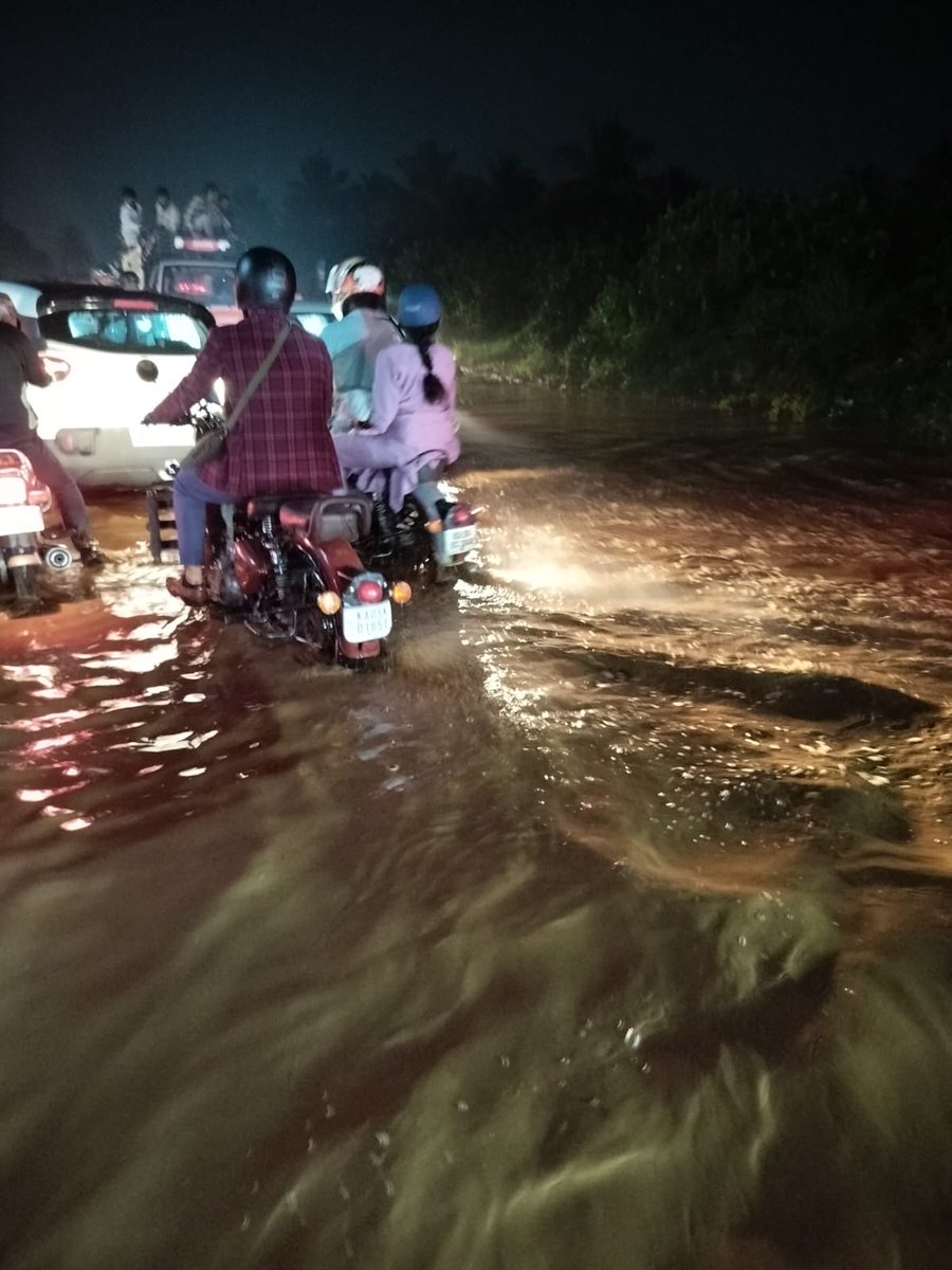 Navdeesii's tweet photo. 🚨 This is not a village road. This is ChikkaBellandur Rd one of the main lifelines of East Bengaluru.
Just 50 meters from Sarjapur Main Road, it’s filled with craters, not potholes. Thousands use it daily cars break down, bikers fall, buses crawl. 
How long will this be ignored https://t.co/Ew9P7Y5VMG