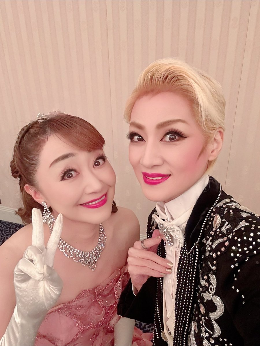narumijun0213's tweet photo. 昨日は神戸ポートピアホテルにて
インナーイベント本番✨

毬穂えりなちゃん
トランペット房原忠弘さん
ピアノ鎌田めぐみさん

素敵なお席にお招きいただきありがとうございました😊💖 https://t.co/RPB2qe8lBr
