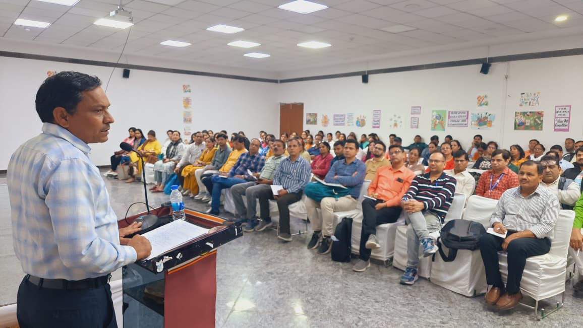 1001026N's tweet photo. #NSS training of teacers at Chhatrasal Stadium For Program Officers https://t.co/Wo4g0oh3Io