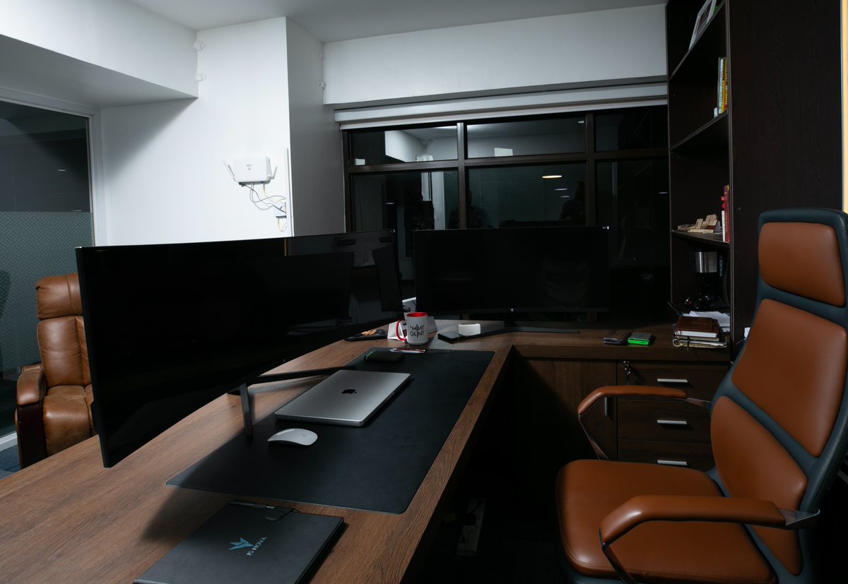 js_ltd's tweet image. FRIDAY = VIBES 💥
No stress, just good energy, cool screens &amp;amp; weekend feels 😎
#FridayVibes #JSNova #WeekendMode #TechMood