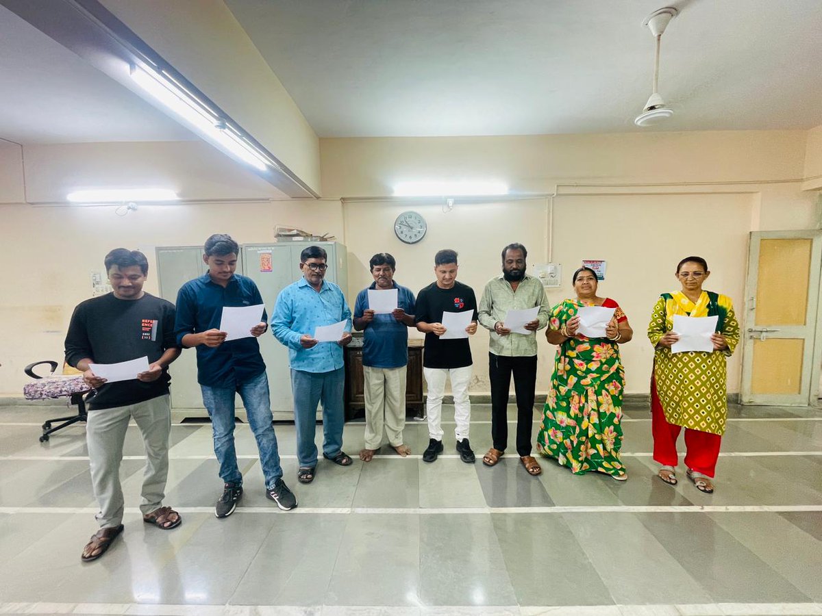dir_of_Archives's tweet photo. સને 1875માં રાષ્ટ્રીય સ્વતંત્ર ચળવળ દરમિયાન રાષ્ટ્રગીત "વંદે માતરમ"ના માધ્યમથી રાષ્ટ્રચેતના અને માતૃભૂમિ માટેના ગર્વની એકસુત્રતાના સંદેશથી સમગ્ર ચળવળ એકતાંતણે બંધાઈ હતી. જેથી  7 નવેમ્બર 2025એ 150 વર્ષ પૂર્ણ થયેલ હોઈ રાષ્ટ્રગીતના સન્માનમાં સ્વદેશી શપથ તેમજ રાષ્ટ્રગીતના સામૂહિક ગાન https://t.co/MUwjfY2An9