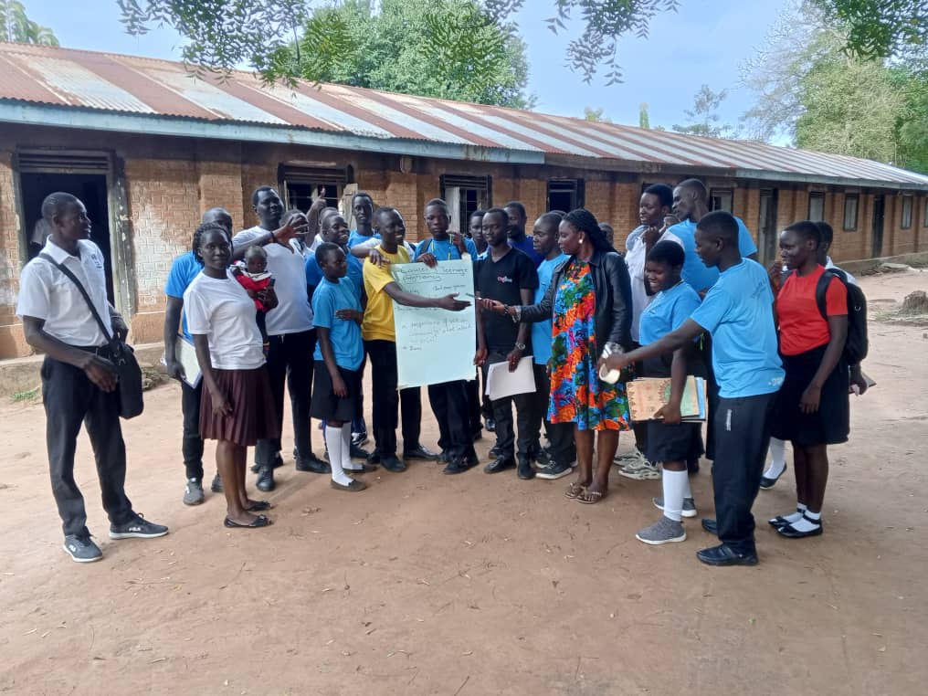 reachahand's tweet image. Throughout last week, our #GNTrybe team conducted vital peer learning sessions at Dzaipi SS, Nyumazi SS, and Pagirinya SS in West Nile!

Focusing on the critical challenges of teenage pregnancy and drug and alcohol abuse, our peer educators shared with the students the dangers