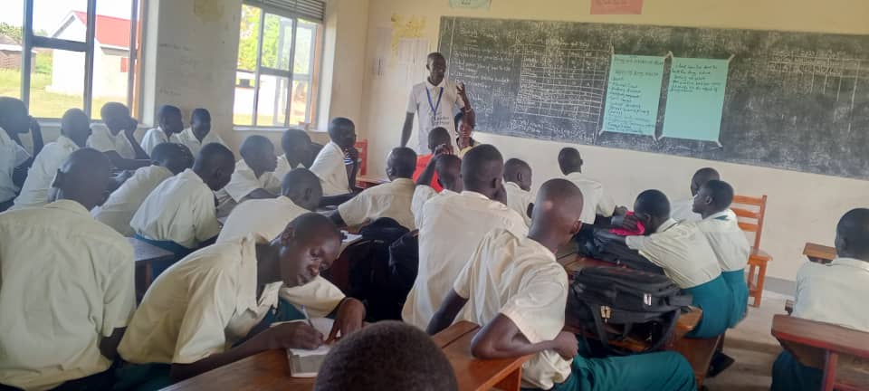 reachahand's tweet image. Throughout last week, our #GNTrybe team conducted vital peer learning sessions at Dzaipi SS, Nyumazi SS, and Pagirinya SS in West Nile!

Focusing on the critical challenges of teenage pregnancy and drug and alcohol abuse, our peer educators shared with the students the dangers