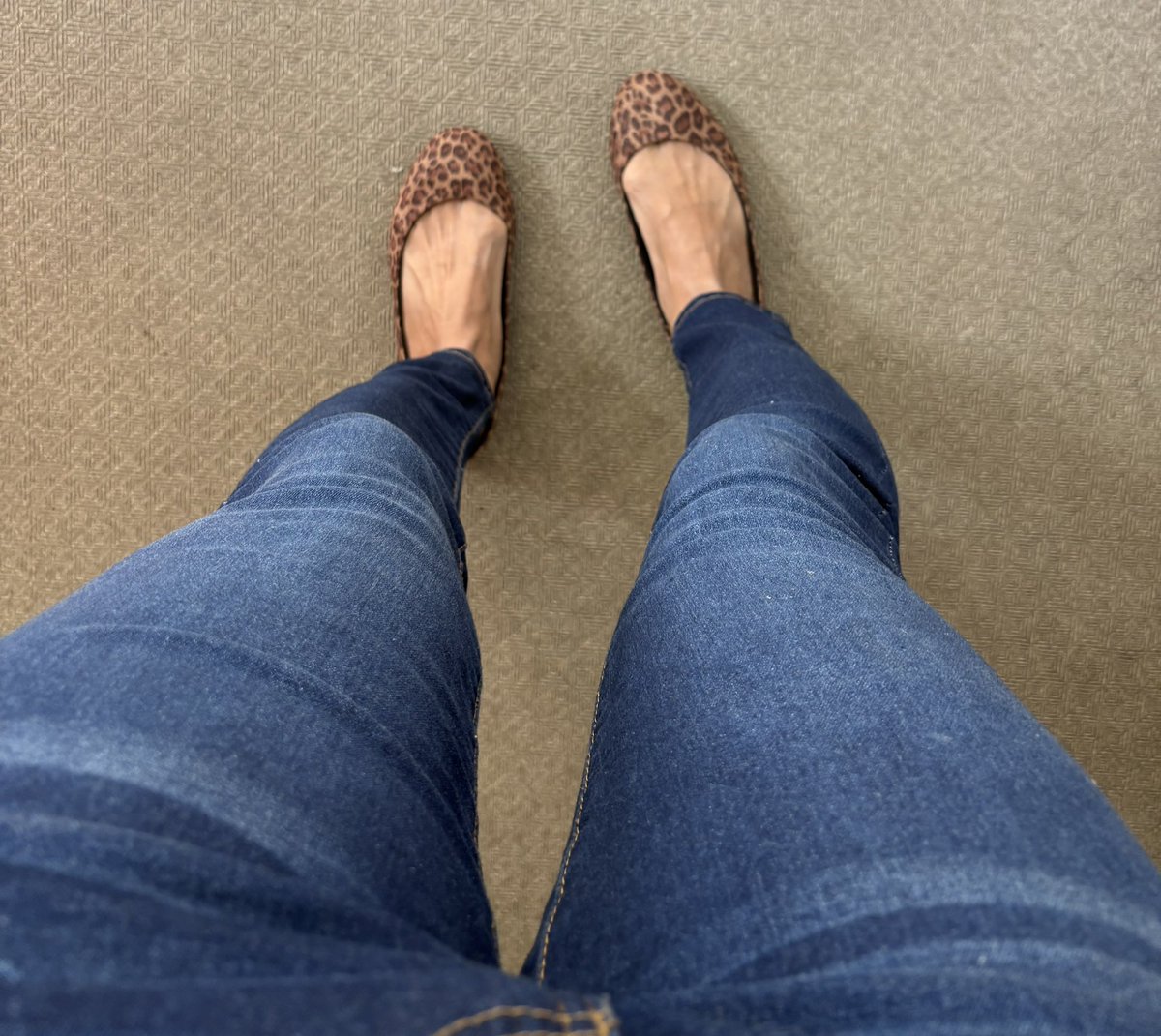 GirlPolley's tweet photo. 寒い雨の天気が一休みしてかわいいものを着ることができて感謝🥰💃🏽 冬が確実に近づいているので、秋の服をなんとか絞り出そうとしています😘 https://t.co/3PyBsYeNPM