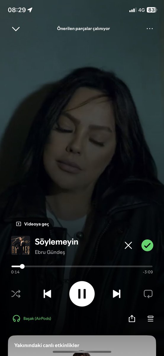 basakkeroll's tweet photo. @EbruGundes abla söyleyelim mi söylemeyelim mi ? Kafam karıştı 🥹🙏🫶 https://t.co/SoDanomtkv