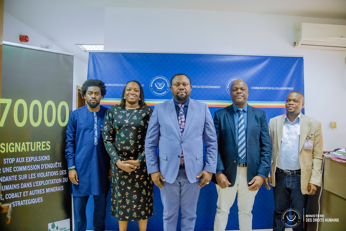 Le Ministre des Droits humains Samuel MBEMBA KABUYA annonce la création d’une commission d’enquête sur les violations des droits humains dénoncées dans le secteur minier du #Lualaba. Objectif :vérifier,établir les responsabilités et protéger les communautés locales #DroitsHumains