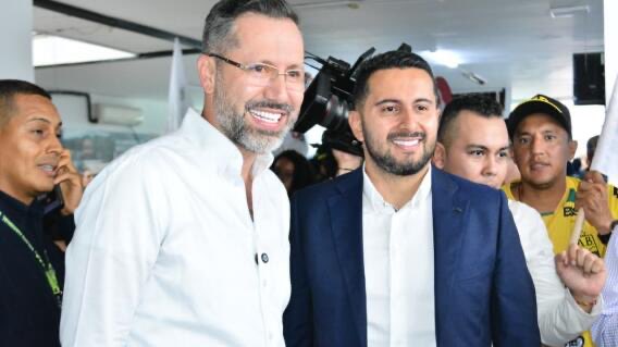 oscarjahir_'s tweet photo. Lo que hicieron hoy con #Bucaramanga no solo es una burla, es la mayor demostración de que Cristian Portilla es capaz de cambiar su coherencia y honestidad con la mayor tranquilidad y sin el más mínimo asomo de vergüenza. ¡Estas elecciones si van a definir el futuro de la ciudad! https://t.co/h59kUclPgz