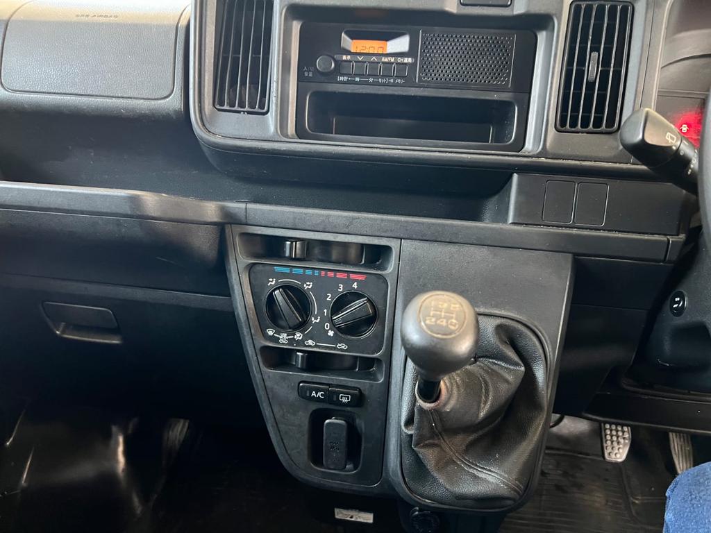 ManualsKE's tweet image. 🚗 Daihatsu Hijet Deluxe – 2018 Model
💰 Ksh 900,000 (Negotiable)

Looking for a reliable, stylish, and efficient mini van?
This Daihatsu Hijet Deluxe is the perfect blend of comfort, performance, and practicality!

✨ Key Features:
Manual transmission 
Bright LED headlights &amp;amp;…