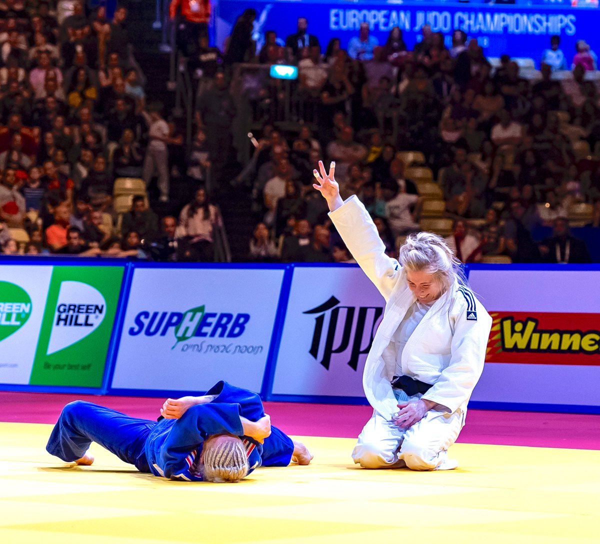 <a href="/BubucheOfficiel/">Amandine Buchard OLY</a> <a href="/AxelClerget/">Axel CLERGET</a> <a href="/emilieandeol/">Emilie Andéol</a> <a href="/Francis00416194/">Francisco Lozano Martín</a> <a href="/steph_nomis/">Stéphane Nomis</a> <a href="/valentin_hnt/">Valentin Houinato</a> <a href="/teddyriner/">Teddy Riner</a> <a href="/JasonDonohue7/">Jason Donohue</a> <a href="/nekodadavis_57/">Nekoda Davis OLY</a> <a href="/sallyconway01/">sally conway</a> <a href="/RenshallLucy/">Lucy Renshall</a> <a href="/TiagoCamiloJudo/">Tiago Camilo OLY</a> <a href="/antoine_vf/">Antoine Valois-F</a> <a href="/KaylaH/">Kayla Harrison Official</a> <a href="/Krafzyk/">Robert Krawczyk</a> <a href="/Judopropagande/">judo propagande 🇨🇵</a> <a href="/Marttijudoka/">Martti Puumalainen🇫🇮</a> <a href="/catherinebp94/">Catherine B-P</a> <a href="/JudoCanada/">Judo Canada</a> <a href="/JudoMargelidon/">Arthur Margelidon</a> <a href="/axusbenjamin/">Axus benjamin</a> <a href="/JimmyPedroUSA/">JimmyPedro</a> <a href="/kevincao87/">Kevin Cao</a> <a href="/Lalcko/">Lalcko</a> <a href="/AkiyamaSettimo/">Akiyama Settimo</a> <a href="/Departement_AIN/">Département de l'Ain</a> <a href="/GRinStrasbourg/">Greece in Strasbourg</a> JudoAKD#043 - Kim Polling 🇳🇱🇮🇹 

🇫🇷 : Chronique des années de feu 
✍️ : judoakd.fr/kim-polling-ch… 

🇬🇧: This Girl Was on Fire 
✍️: judoakd.fr/kim-polling-th… 

📸 : Paco Lozano   

#Judo #JudoAKD