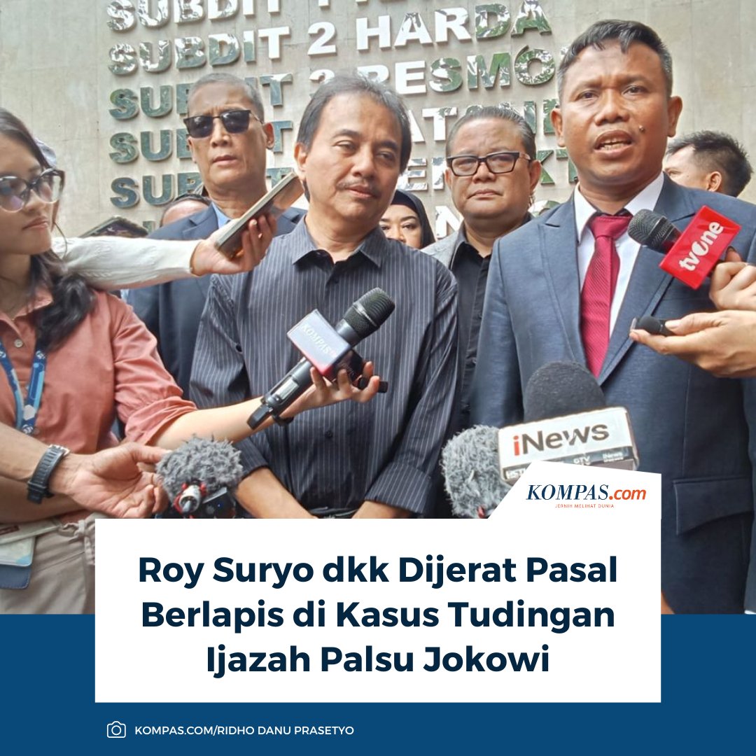 kompascom's tweet photo. Mantan Menteri Pemuda dan Olahraga (Menpora) Roy Suryo dijerat pasal berlapis dalam kasus tudingan ijazah palsu Presiden ke-7 Indonesia Joko Widodo (Jokowi).

Baca di sini: https://t.co/2UZBWViw9r

~TA #RoySuryo #IjazahPalsu #Jokowi https://t.co/oXXse6pDIC