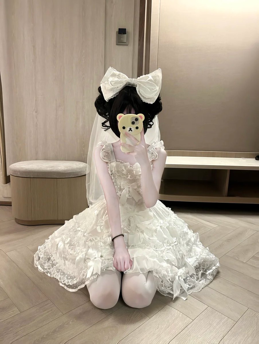 chris3896047's tweet photo. 妮妮想成为你最美的新娘 #萝莉 https://t.co/W1cCVaTQNb