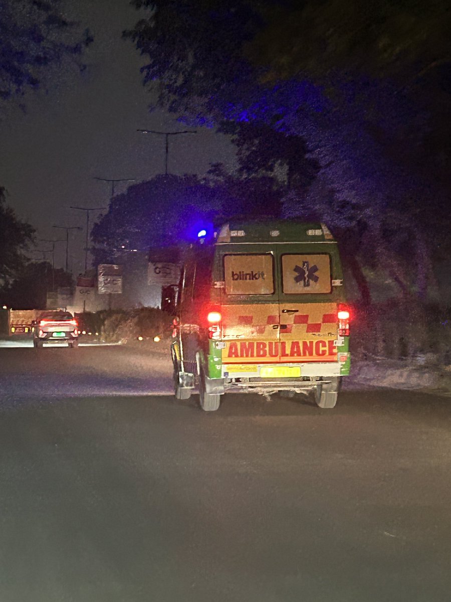 aaraynsh's tweet image. Imagine having a medical emergency late at night and the ambulance arriving within 10 minutes. One of the best things Blinkit has done.